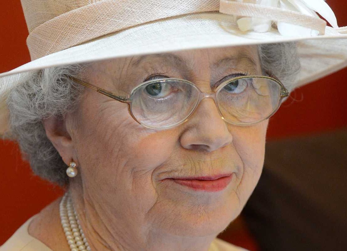 ¡Por respeto! La doble de la reina Isabel II anunció su retiro tras 34